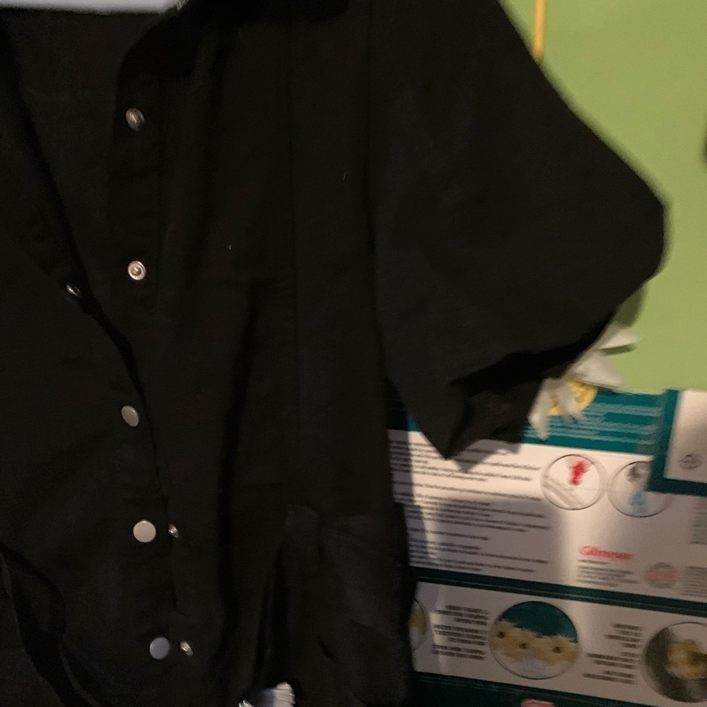 Dress Women’s button down dress size large
In black - Picture 2 of 6